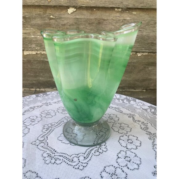 Vintage MCM Art Glass Green Swirl Pedestal Handkerchief Vase 7 - Picture 4 of 10